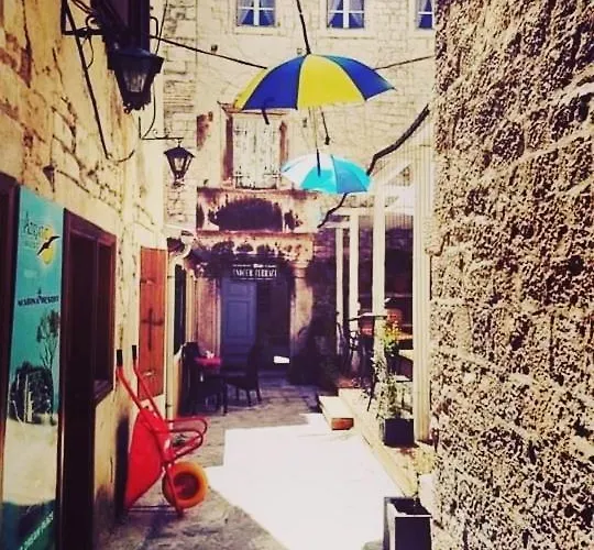 Towerhousesasso Pensionat Trogir
